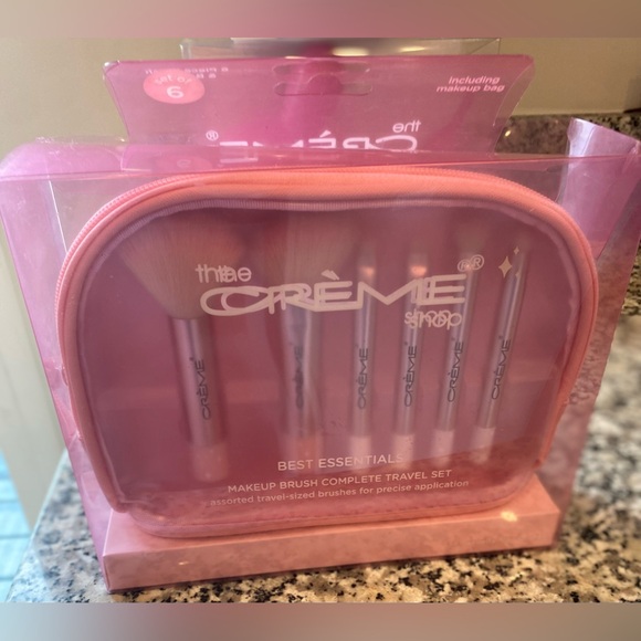 The Creme Shop Best Essentials Makeup Brush Complete Travel Set w Pink Pouch - Picture 2 of 7